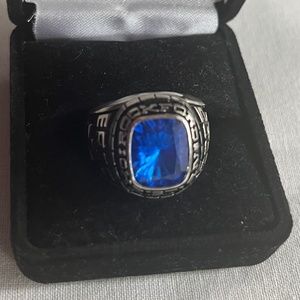 Mens Class Ring -- 10k